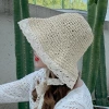 The popular straw hat girl Xia's lace lace-up beach hat is fresh and cute. It's a sun-protective and sunshade hat with straps for a seaside vacation undefined